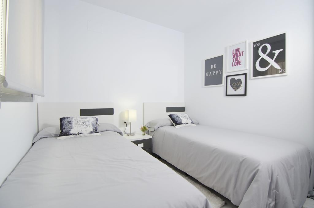 Ocean View By Mar Holidays Arenales del Sol Habitación foto